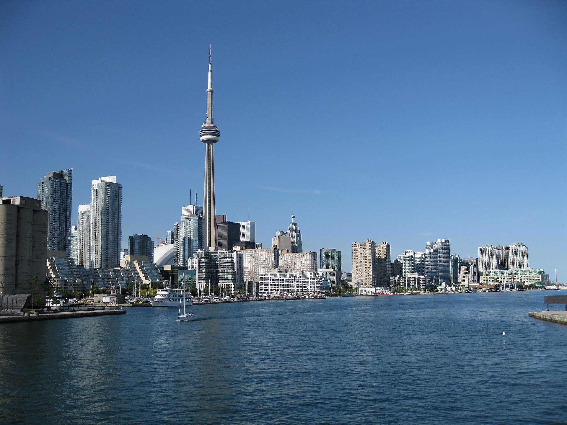 The Toronto skyline seen from the island ferry